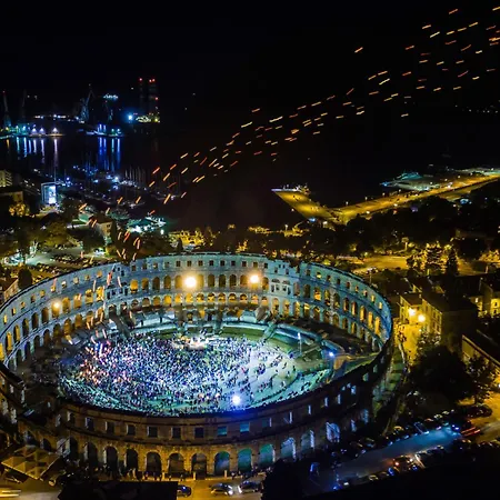 アパート Brnistra By Interhome プーラ